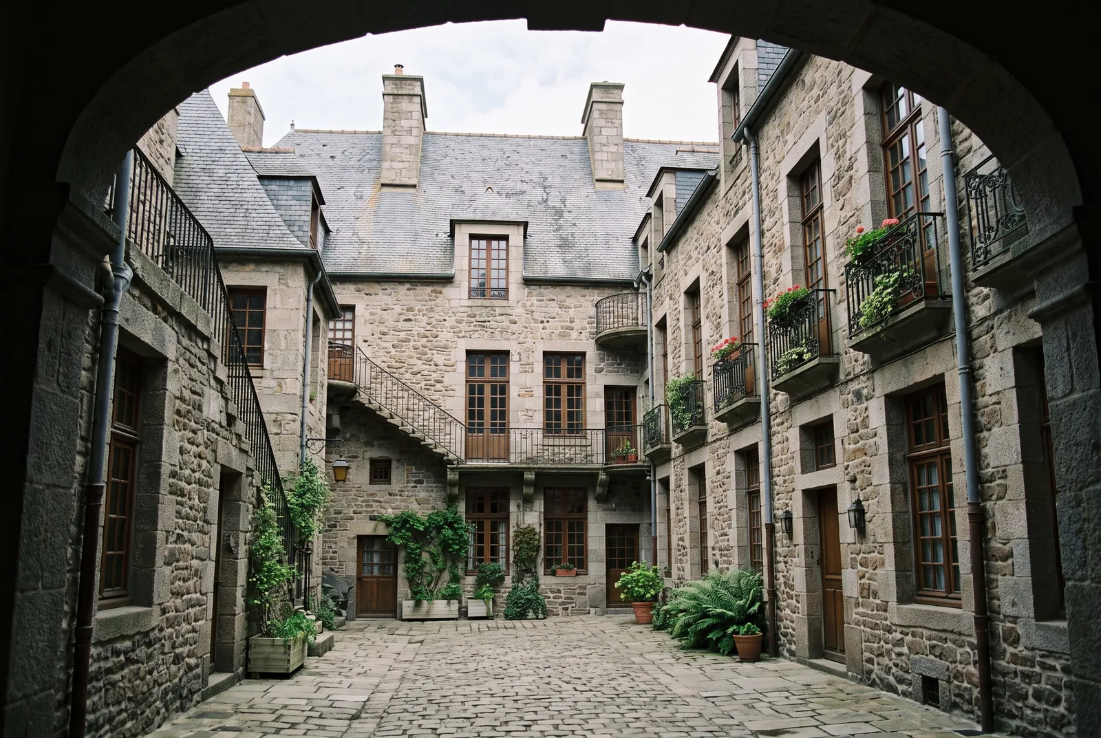 Cour intérieure d'un immeuble à Saint-Malo